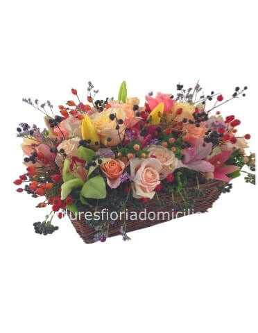 Cesto di fiori misti di stagione