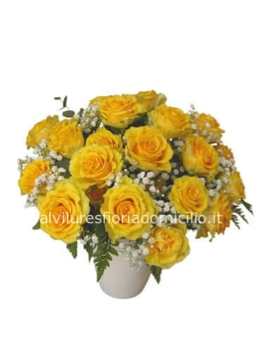 Bouquet di rose gialle e gypsofila